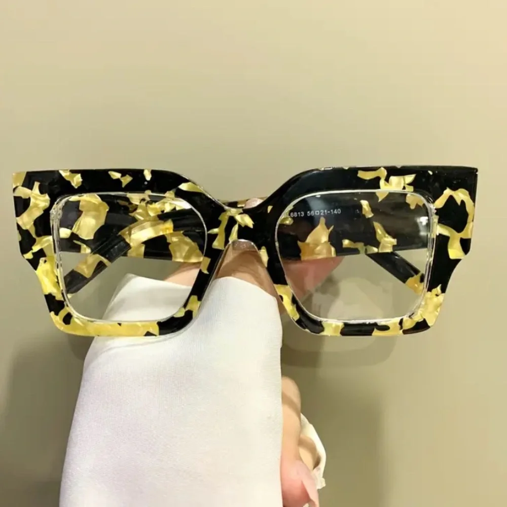 Stylish Tortoiseshell Pattern Glasses